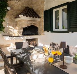 6 Bedroom Waterfront Villa with Pool in Uvala Ljubljeva near Trogir, Sleeps 12-13